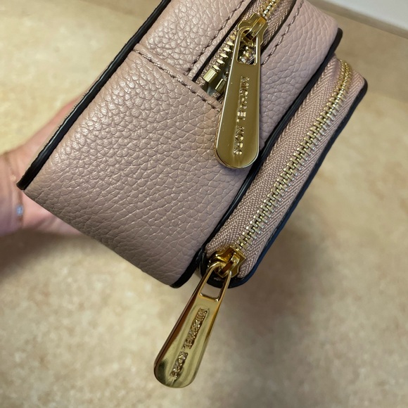 NWT! Rare Michael Kors Makeup Bag in Fawn - Picture 12 of 14